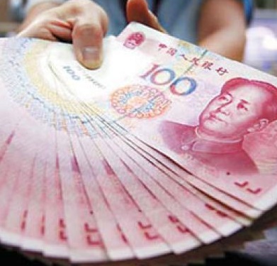 Китаец спускает деньги на ветер (видео)