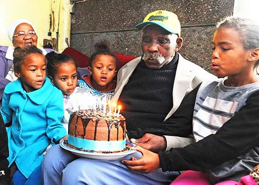 Житель ЮАР решил бросить курить в 114 лет