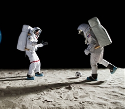 Космонавты сыграли в футбол
