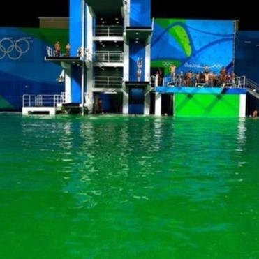 <center><b>Новый прикол Рио - зеленый бассейн</center></b>