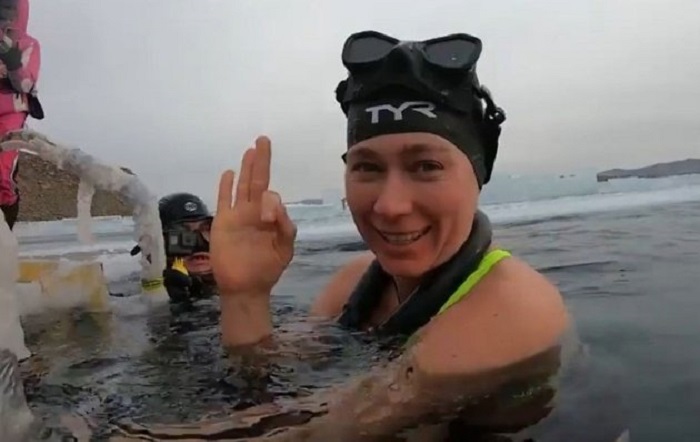 Москвичка проплыла под льдом Байкала и установила рекорд