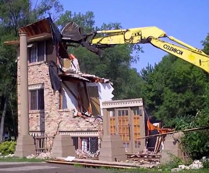 <center><b>Инженеры по ошибке снесли жилой дом</center></b>