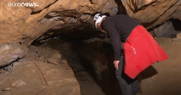 14 французов засядут в темной пещере ради эксперимента