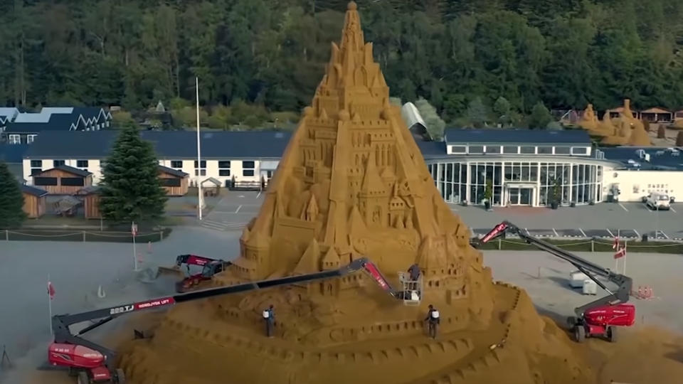 Самый высокий в мире замок из песка попал в Книгу рекордов Гиннесса