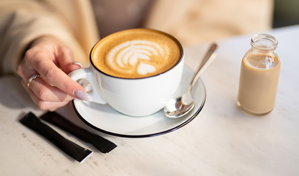 Почему нельзя пить кофе с утра, рассказали ученые