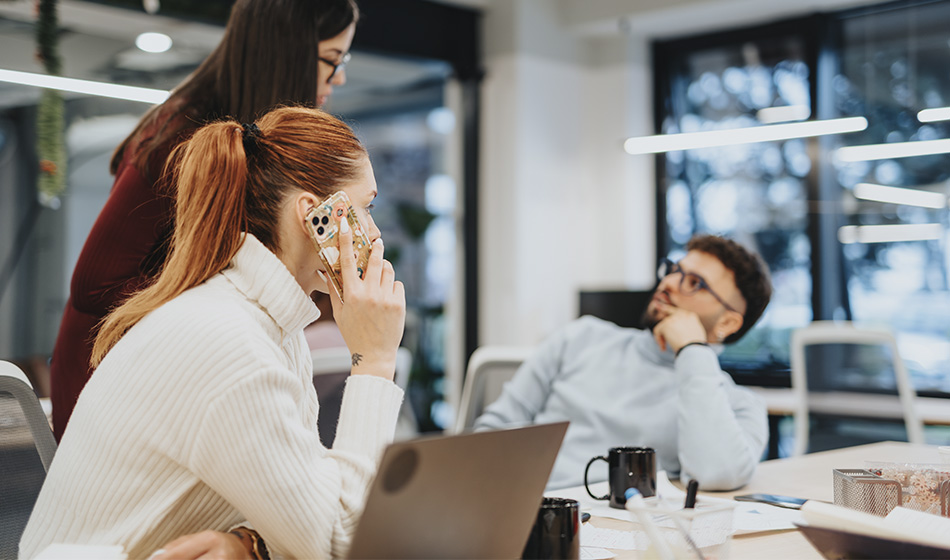 Сплетни о руководстве помогают от стресса